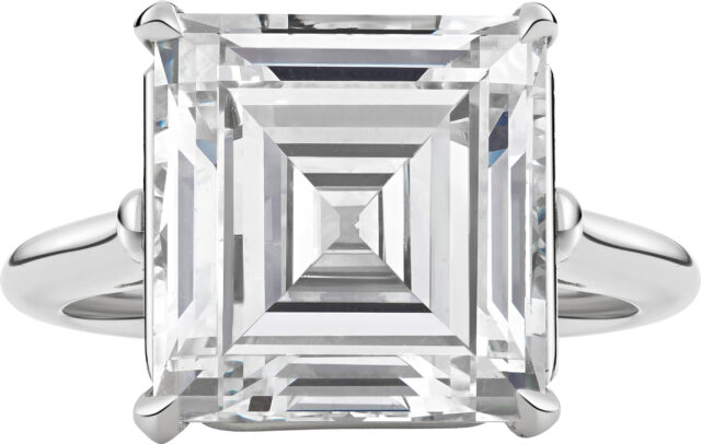 Emerald cut ring r5880